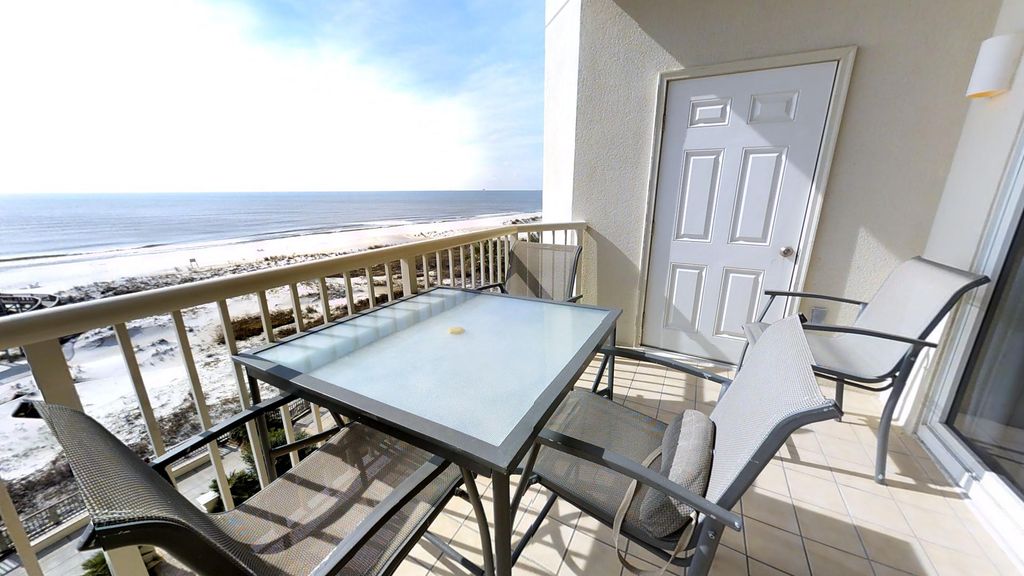Newly Renovated 1 Bedroom. Enjoy All the Beach Club Has to